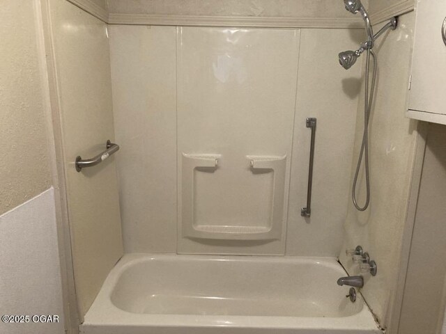 205 S Mccoy Ave, Joplin, MO 64801 - full bath featuring shower / washtub combination