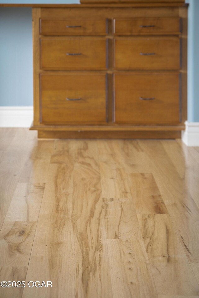 1704 Liam St, Carthage, MO 64836 - detailed view of baseboards