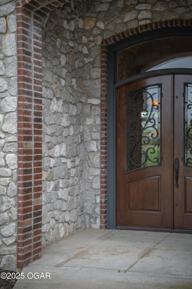1704 Liam St, Carthage, MO 64836 - view of exterior entry with stone siding