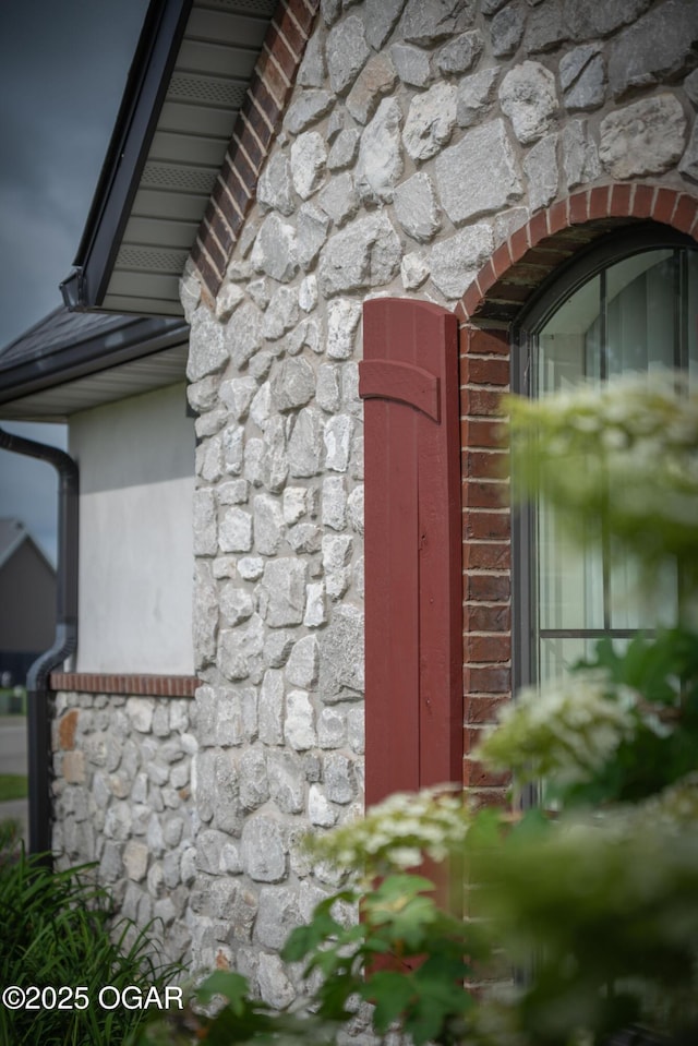 1704 Liam St, Carthage, MO 64836 - exterior view of stone siding