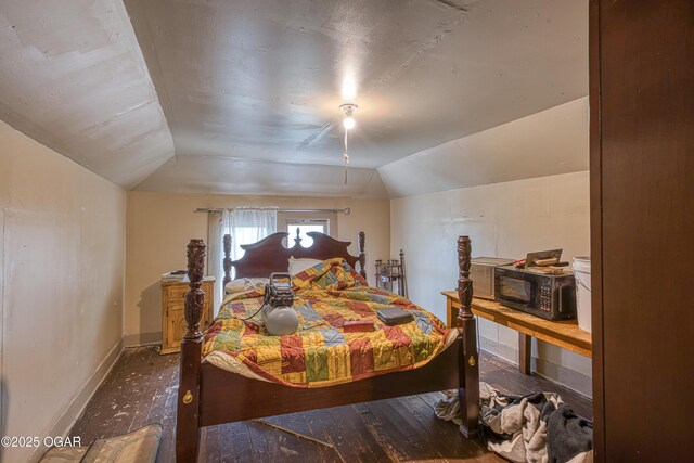 17279 Jackpine Rd, Carthage, MO 64836 - bedroom featuring vaulted ceiling, baseboards, and hardwood / wood-style flooring