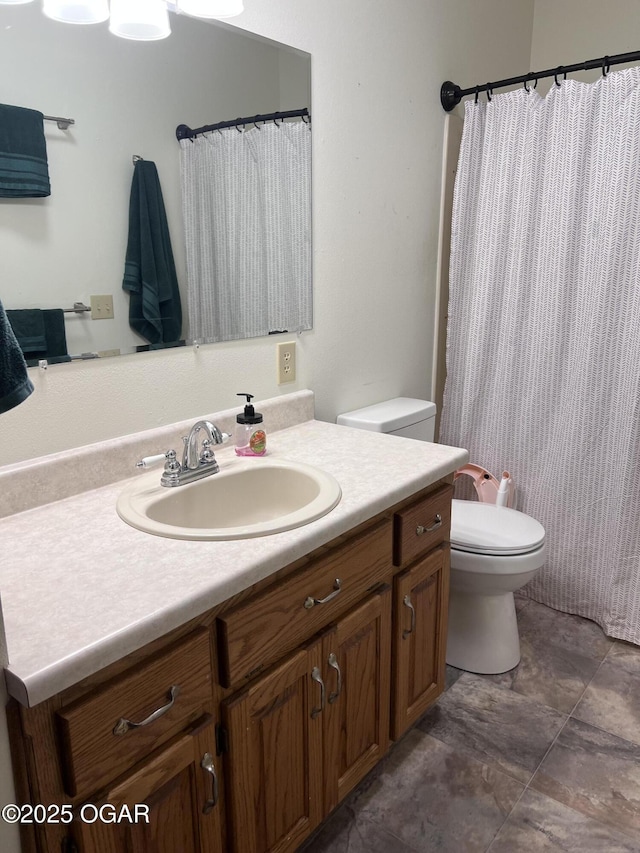 2038 W Trolley Car Ln, Carthage, MO 64836 - full bath featuring vanity and a shower with curtain