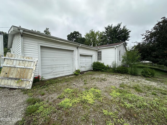 1003 Adams Ave, Seneca, MO 64865 - view of garage