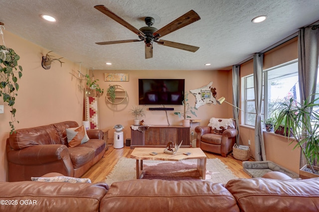 509 Brentwood Dr, Carl Junction, MO 64834 - living area featuring a textured ceiling, a ceiling fan, wood finished floors, and recessed lighting