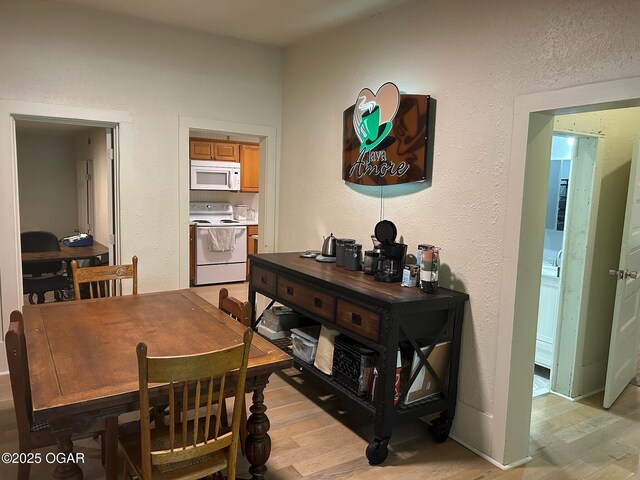 507 W Hill St, Neosho, MO 64850 - dining area with light wood-style flooring and a textured wall