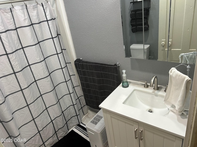 507 W Hill St, Neosho, MO 64850 - bathroom featuring a textured wall, vanity, and a shower with shower curtain