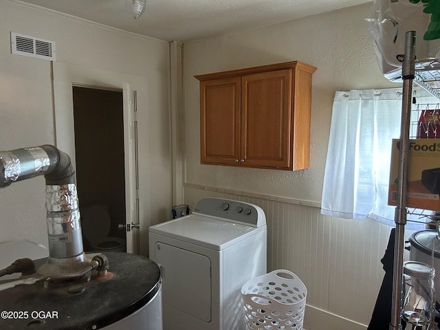 507 W Hill St, Neosho, MO 64850 - laundry area featuring washer / clothes dryer, cabinet space, and a wainscoted wall