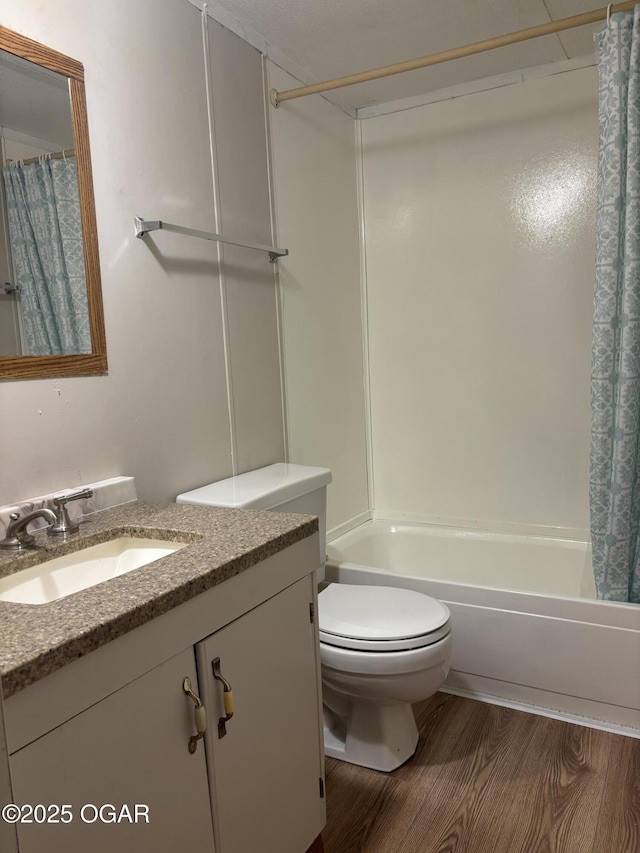 1346 SE Gum Ln, Baxter Springs, KS 66713 - full bathroom with vanity, shower / bathtub combination with curtain, and wood finished floors