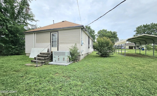 1109 Lincoln Ave, Baxter Springs, KS 66713 - rear view of property featuring a carport and a yard