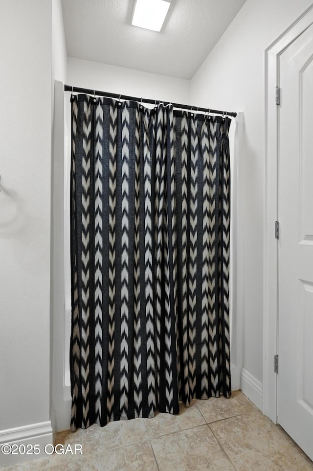 1641 Alexandra Dr, Carthage, MO 64836 - detailed view of curtained shower