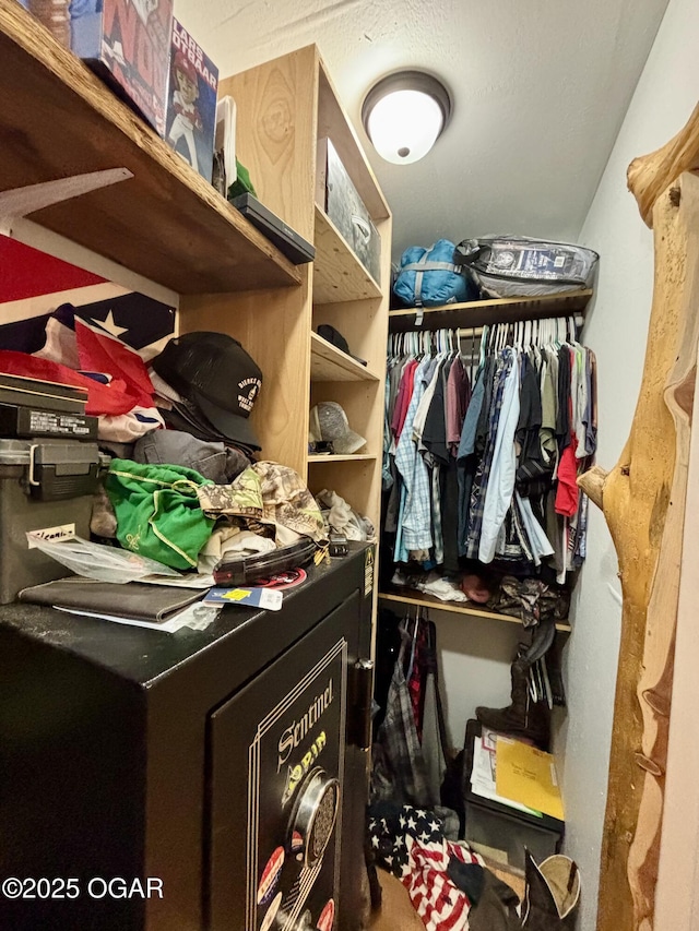 17568 Jordan Ln, Neosho, MO 64850 - view of walk in closet
