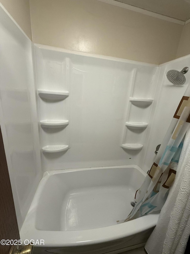 1310 Regan Ave, Carthage, MO 64836 - full bath with shower / bath combo