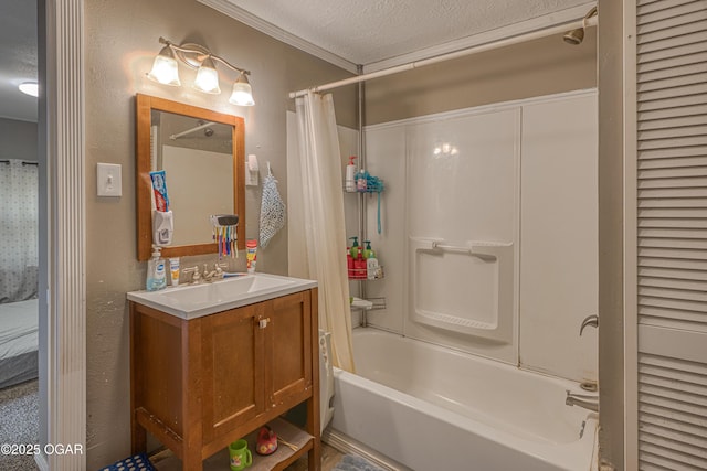 602 N Grand St, Pittsburg, KS 66762 - bathroom with shower / bath combination with curtain, vanity, a textured ceiling, and ensuite bath