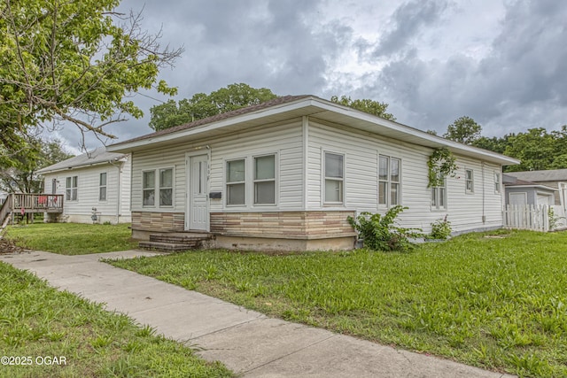 602 N Grand St, Pittsburg, KS 66762 - view of front of home featuring a front yard