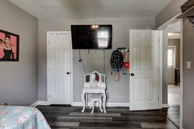 421 W 6th St, Baxter Springs, KS 66713 - bedroom featuring wood finished floors and a textured ceiling
