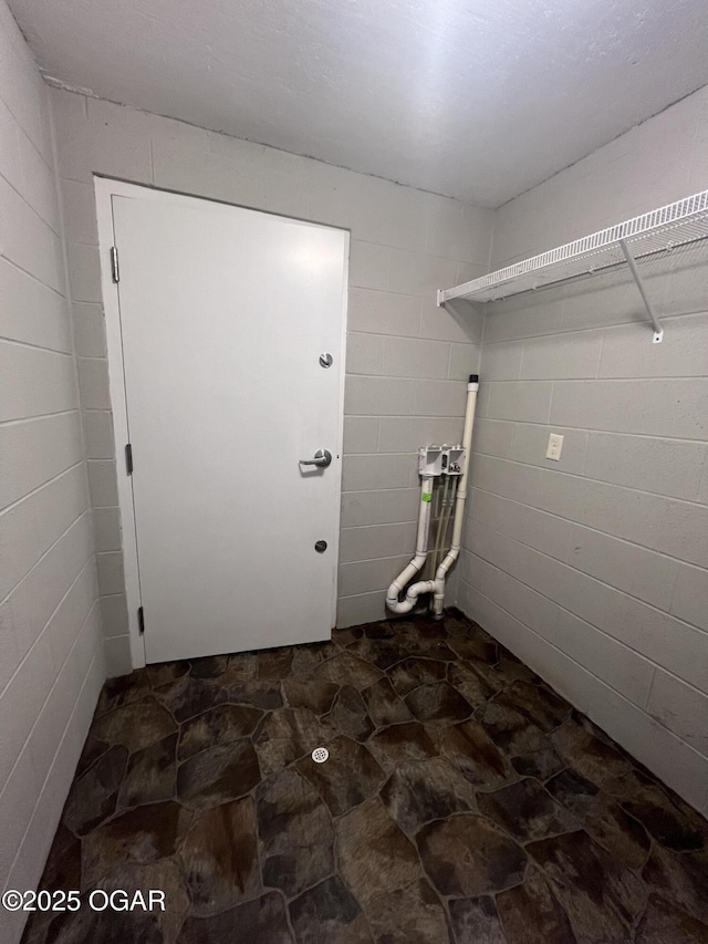 2124 S Byers Ave, Joplin, MO 64804 - laundry area featuring stone finish flooring