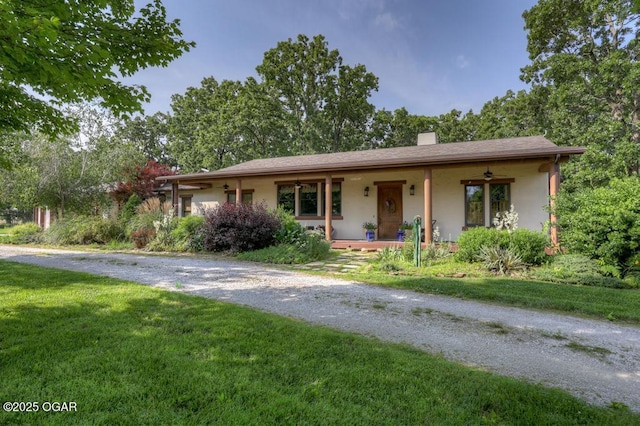 10640 Durango Ln, Carthage, MO 64836 - ranch-style house featuring a porch, a chimney, a front lawn, a ceiling fan, and stucco siding