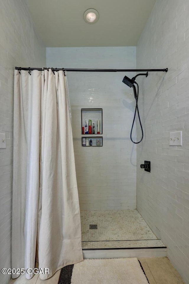 10640 Durango Ln, Carthage, MO 64836 - bathroom with tiled shower