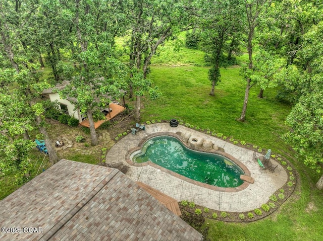 10640 Durango Ln, Carthage, MO 64836 - swimming pool featuring a lawn