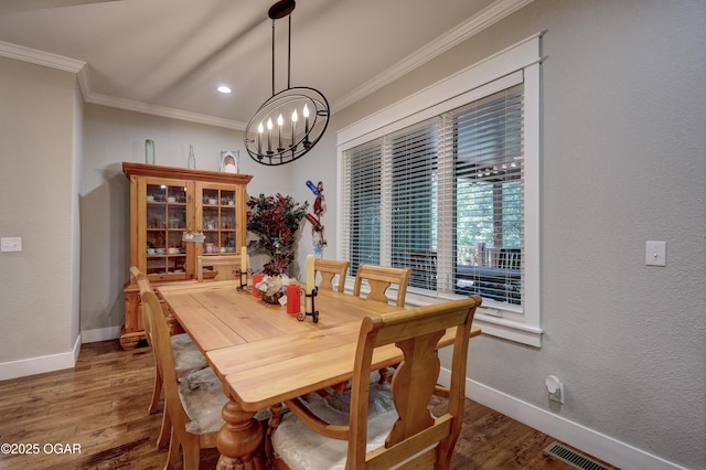 6133 Ridgeview Ct, Joplin, MO 64804 - dining area featuring a chandelier, ornamental molding, wood finished floors, and recessed lighting