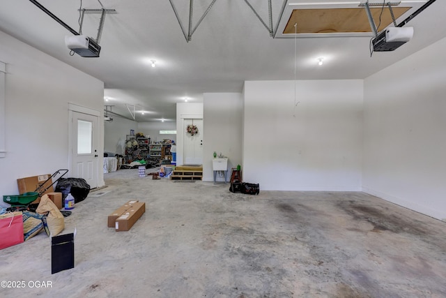 6133 Ridgeview Ct, Joplin, MO 64804 - garage with a garage door opener