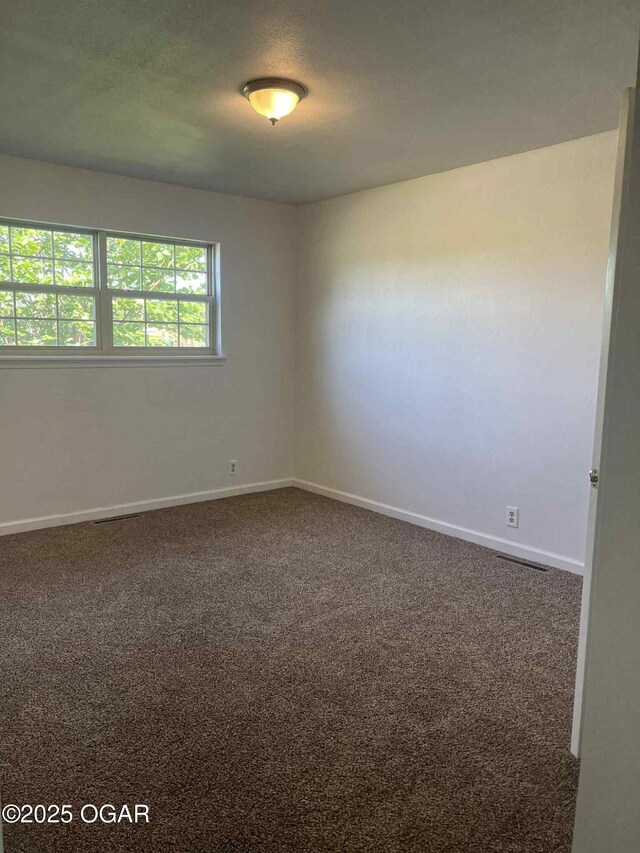 1617 Massachusetts Ave, Joplin, MO 64804 - empty room with carpet