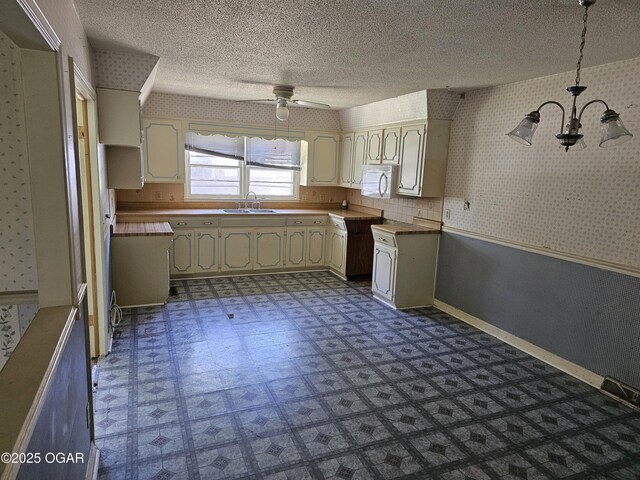 423 N Elizabeth St, Nevada, MO 64772 - photo 3