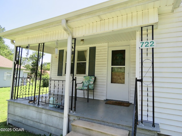 722 E Budlong St, Carthage, MO 64836 - doorway to property with covered porch