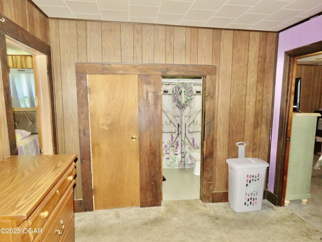 722 E Budlong St, Carthage, MO 64836 - foyer with wood walls