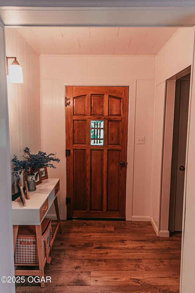 706 S Broadview Dr, Springfield, MO 65809 - entryway featuring wood finished floors and ornamental molding