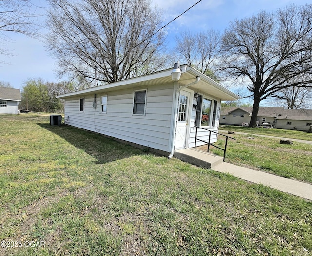 310 W 19th St, Baxter Springs, KS 66713 - view of property exterior with a lawn