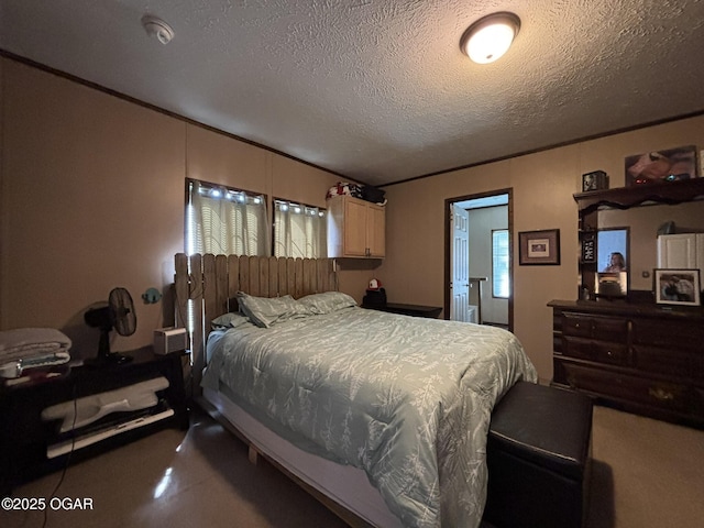 7575AND 7627 Amarillo Ln, Seneca, MO 64865 - bedroom featuring a textured ceiling and crown molding