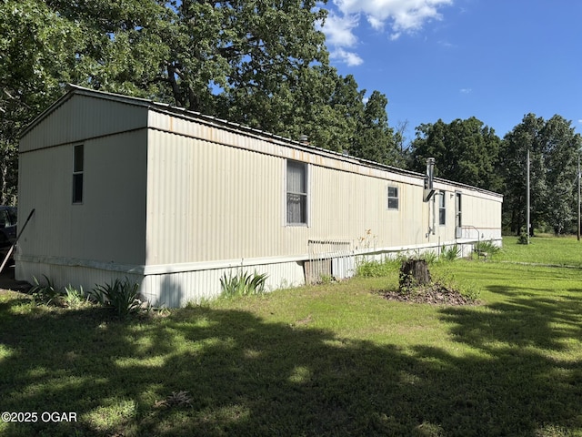 7575AND 7627 Amarillo Ln, Seneca, MO 64865 - view of side of home with a yard