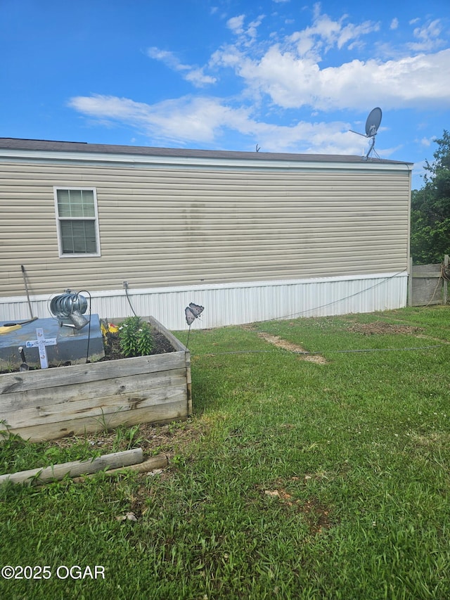 7575AND 7627 Amarillo Ln, Seneca, MO 64865 - exterior view of a satellite dish