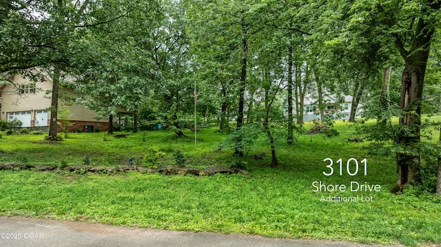 3101 Shore Dr, Grove, OK 74344 - view of yard with an attached garage
