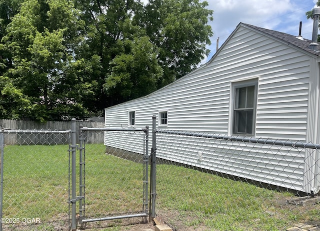 721 W Chestnut, Carthage, MO 64836 - view of home's exterior with a gate