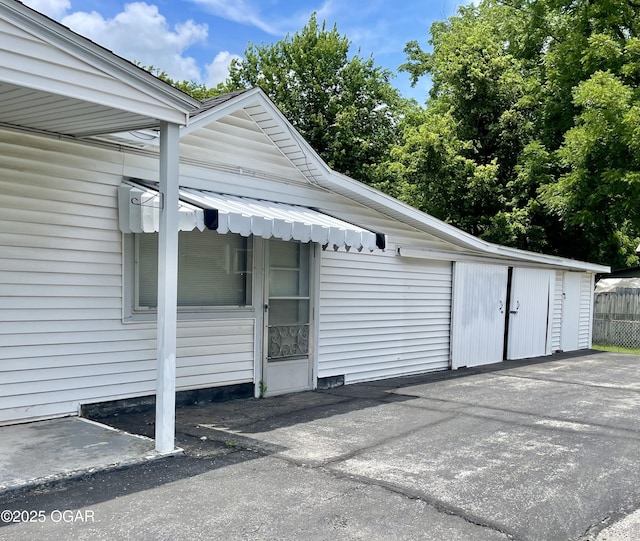 721 W Chestnut, Carthage, MO 64836 - view of garage
