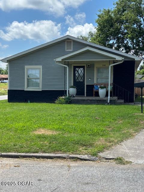 3148 E 11th St, Joplin, MO 64801 - view of front of home featuring a porch and a front yard
