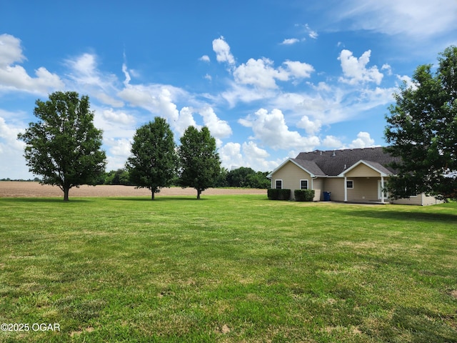 1502 E 7th St, Lamar, MO 64759 - view of green lawn with a patio