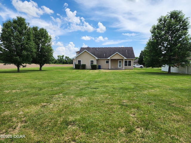 1502 E 7th St, Lamar, MO 64759 - view of front facade with a front lawn
