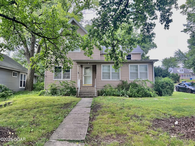 303 E Centennial Ave, Carthage, MO 64836 - view of front of property with a front lawn