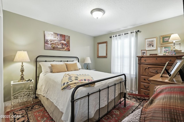302 E 44th St, Joplin, MO 64804 - bedroom featuring a textured ceiling
