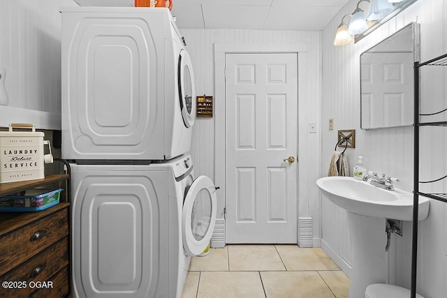 417 S Mcgregor St, Carthage, MO 64836 - bathroom with stacked washer / drying machine and tile patterned floors