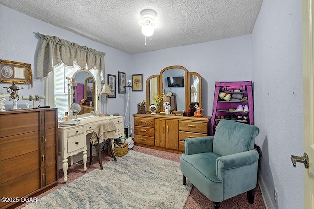 417 S Mcgregor St, Carthage, MO 64836 - bedroom with carpet and a textured ceiling