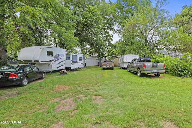 417 S Mcgregor St, Carthage, MO 64836 - view of green lawn with a carport
