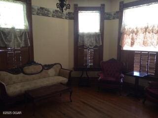 729 W Central Ave, Carthage, MO 64836 - sitting room with wood finished floors