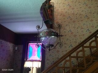 729 W Central Ave, Carthage, MO 64836 - detailed view of wallpapered walls