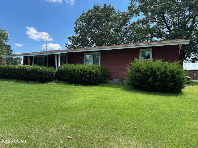 1238 E Crest Dr, Houston, MO 65483 - single story home with crawl space and a front yard