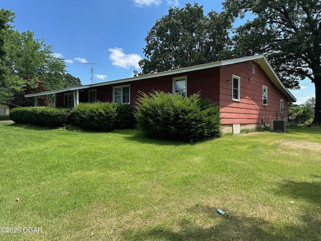 1238 E Crest Dr, Houston, MO 65483 - view of front facade with a front lawn