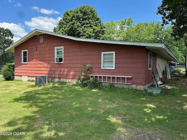 1238 E Crest Dr, Houston, MO 65483 - view of side of property featuring crawl space and a yard